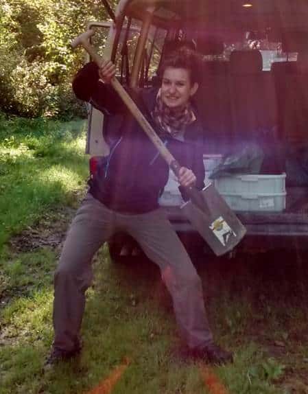 Picture: The photo shows a young female scientist fooling around, standing in front of the open hatch of a box truck and holding a spade in front of her with both hands as if to ward off an attacker.