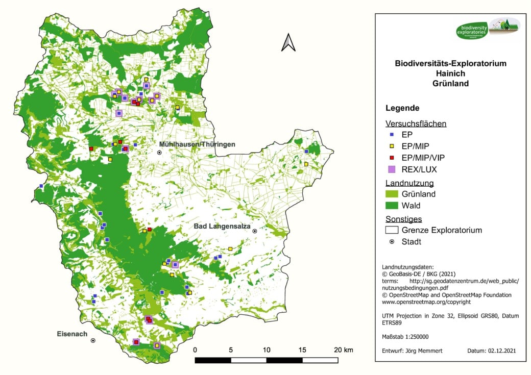Abbildung: Die Karte zeigt die Grünland- und Waldflächen des Gebiets Hainich-Dün. Die Positionen der Grünland-Versuchsflächen der Biodiversitäts-Exploratorien sind mit kleinen farbigen Quadraten markiert.
